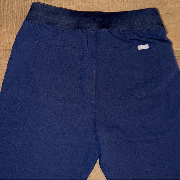 Figs Livingston high waisted scrub pants. Navy blue. Size M - Picture 3 of 4